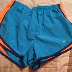 Nike tempo 3” short